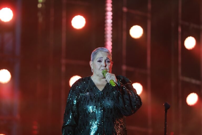 Festejaron 100 mil personas el Día de las Madres con concierto de Lupita D’Alessio en el Zócalo