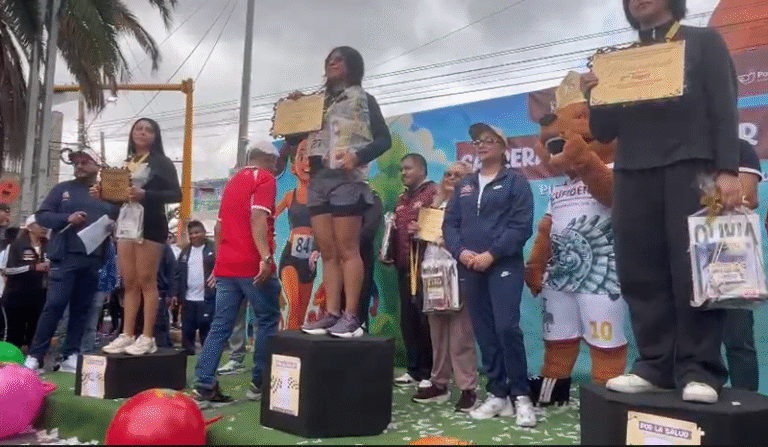 Niñas, niños y jóvenes corren en Neza por la salud, la paz y contra las adicciones