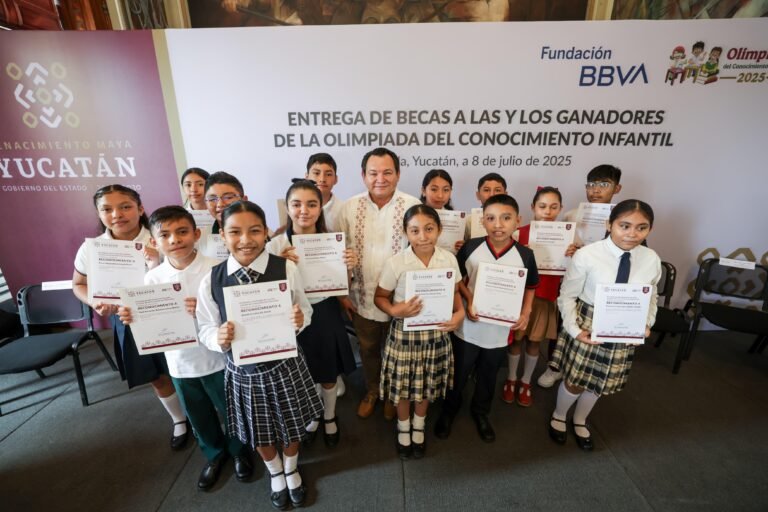 Reconocen a estudiantes destacados de Yucatán en la Olimpiada del Conocimiento 2025