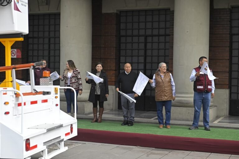 Estrenan parque vehicular primeros respondientes ante emergencias, en Tlalnepantla