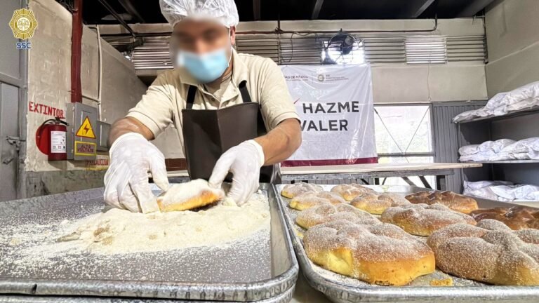 Privados de su libertad elaboran y ponen a la venta el tradicional Pan de Muerto
