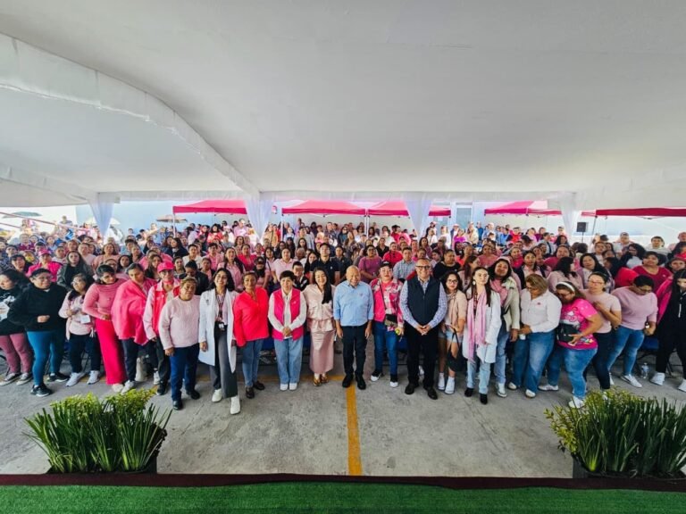 Acercan servicios gratuitos de prevención de cáncer de mamá con “Macro Jornada Semana Rosa 2025”