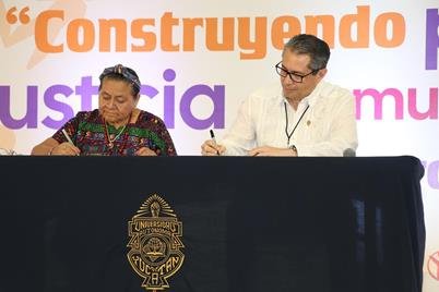 Universidad Autónoma de Yucatán y Rigoberta Menchú firman convenio por la cultura de paz