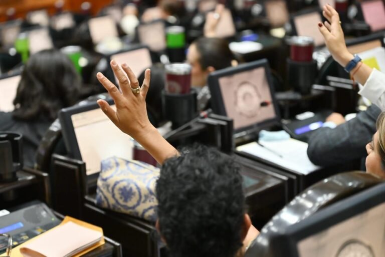 Congreso de Edomex aprobó que en las actas de nacimiento los padres puedan elegir el orden de los apellidos de sus hij@s