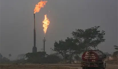 Vuelven quemas de “mecheros” a Tabasco