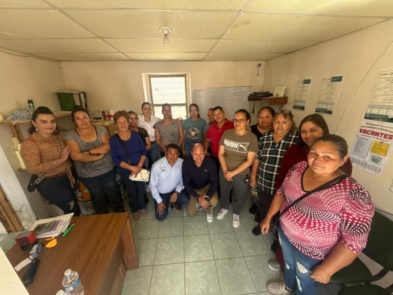 Apoyan en Chihuahua a 32 madres trabajadoras con la regularización de sus viviendas