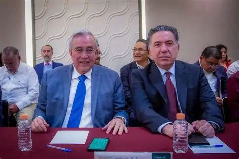 Rubén Rocha Moya, Senador Inzunza, alcalde Mendivil y Vice Fiscal comparecieron ante la FGR en Culiacán