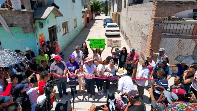 Azucena Cisneros intensifica la pavimentación de vialidades en Ecatepec