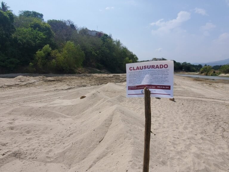 Conagua clausuró un banco ilegal de materiales pétreos en el río Colotepec, en Oaxaca