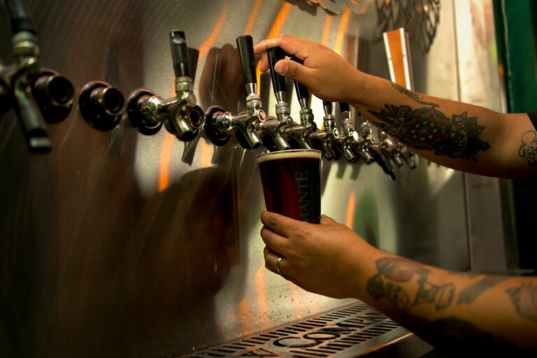 De la Cervecería Mexicali a la escena artesanal: Más de un siglo de tradición cervecera en el desierto