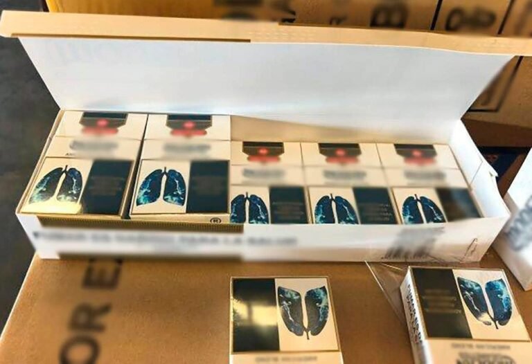 Aseguran casi más de 865 mil cajetillas de cigarros apócrifos en la aduana del AICM
