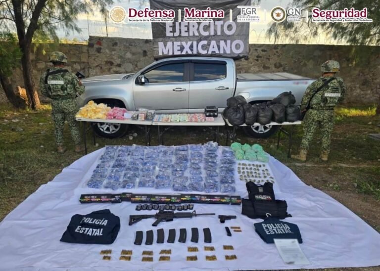 Fuerzas federales aseguran miles de dosis de droga, armamento y más de dos millones de pesos en Durango