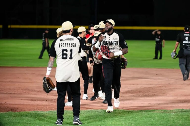 Caliente de Durango avanza por primera vez a las Series de Zona tras aplastar a Acereros