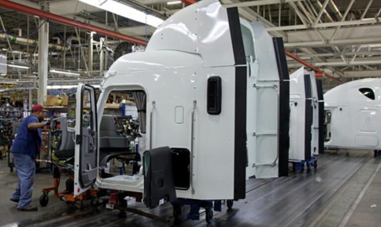 Producción y exportación de vehículos pesados en México se disparan más de 50% en julio de 2026