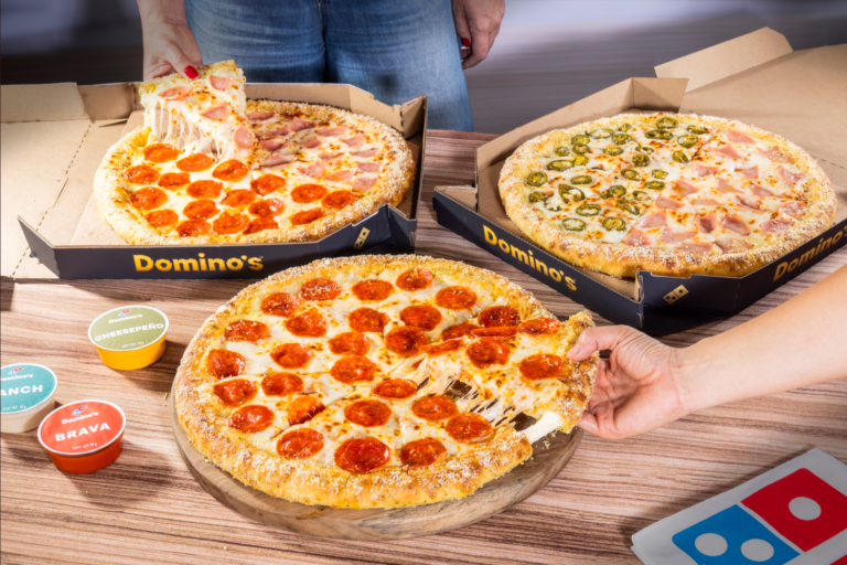 Domino’s presenta la nueva masa Sartén Orilla Suprema con un empaque de edición especial en México
