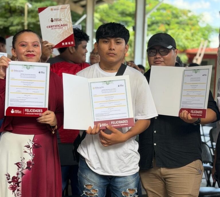 Más de 7 mil yucatecos superan rezago educativo