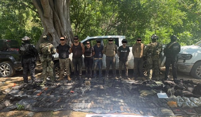 SSPC y Marina detienen a nueve y aseguran arsenal en Mazatlán