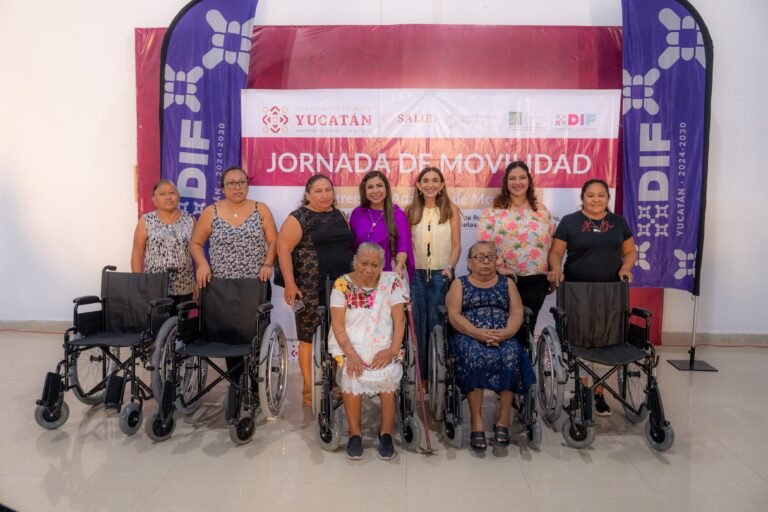 DIF Yucatán entrega aparatos funcionales a 74 personas en Izamal