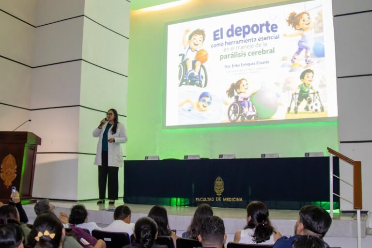 DIF Yucatán y UADY capacitan a estudiantes y especialistas en atención a personas con parálisis cerebral