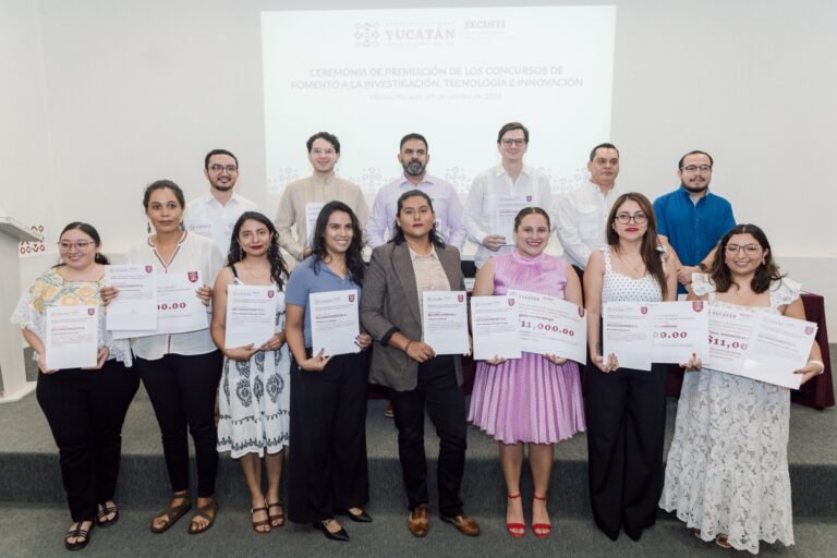 Yucatán reconoce a científicos y tesis de posgrado