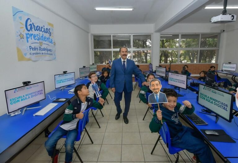 Pedro Rodríguez hace historia en educación; entrega aulas digitales en cuatro escuelas de Atizapan en beneficio de mil estudiantes